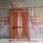 Pintu Jati Kupu Tarung