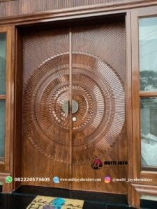 Pintu Jati Ukir Motif Matahari – Desain Minimalis Modern