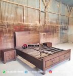 Tempat Tidur Kayu Jati Minimalis dengan Laci Modern